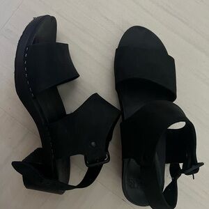 Bryr Maya Sandal in Monochrome Black Size 8